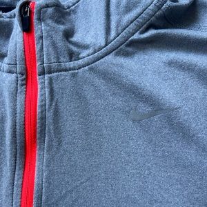 Men’s silver Nike zip up running top lightweight size large great condition